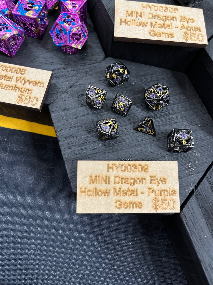 ScarieVT's tweet photo. I really wanted these 😩 anime matsuri was okay. First con ever 😅 https://t.co/244GXjD5EQ