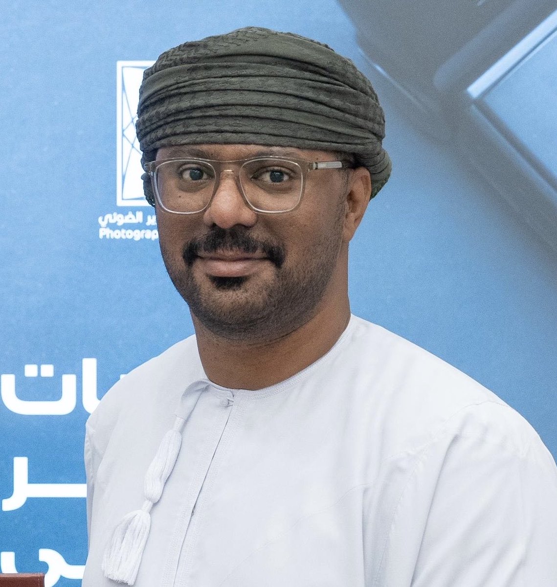 alhabsi9993's tweet photo. تستاهل يا #قيس.. وألف مبروك
👏🏻👏🏻👏🏻
عند اختيار الصديق العزيز #قيس_الحجري - فنّي تصوير ضوئي كـ  "#موظف_مبتكر، في مكتب #محافظ_شمال_ الشرقية للربع الأول لعام 2026 لم يكن مفاجأة. . . كان تتويج لمسيرة طويلة من العطاء.. كان شيئاً متوقعاً، لأنه يستأهله من زمن.
💫
#قيس.. العين التي ترى ما لا نراه
⚡️
مع #قيس الصورة ما هي مجرد لقطة. . . الصورة عنده حكاية، تفاصيل صغيرة لا يلتقطها إلا هو.
💫
لمعة في عين طفل، ظل على جدار تراثي، غبار على عدسة التاريخ في #شمال_الشرقية. . . عدسته لا تصور المكان.. عدسته تخلّد الروح.
⚡️
#قيس_الحجري . . . يحكي بالصوت والصورة.
💫
وعندما يبدأ في فيديو، يبدأ الإبداع الذي لا يتوقف.
ينقل نبض المحافظة، يحكي عن الإنسان والأرض، يرسم بالمونتاج قصة ولاء وانتماء.
⚡️
فيديوهاته ليست توثيق.. هي رسائل حب ل #شمال_الشرقية تصل لكل بيت وكل منصة.
💫
#قيس_أيقونة_إعلامية
⚡️
بفضل لمساته المبتكرة، ظهرت #محافظة_شمال_ الشرقية في أبهى صورها على كل المنصات.
💫
هو من جعل لون الرمال، وخضرة الواحات، وأصالة الناس يصل للعالم. . #قيس ليس مصور فقط.. هو #سفير_بصري_للمحافظة.
⚡️
#قيس_الحجري، اسم ارتبط بالإبداع، والعين التي لا تكل، واليد التي لا تمل.
💫
تكريمك اليوم هو تكريم لفن الابتكار، ولشاب آمن أن الصورة رسالة.
⚡️
فخورين فيك يا #قيس.