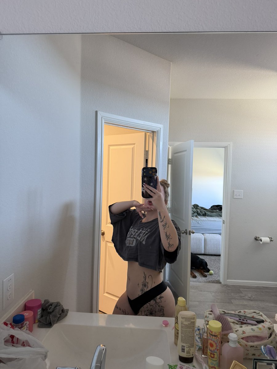 dulyiis's tweet photo. soooo horny rn😫😣 https://t.co/AoYkUZ6r8i