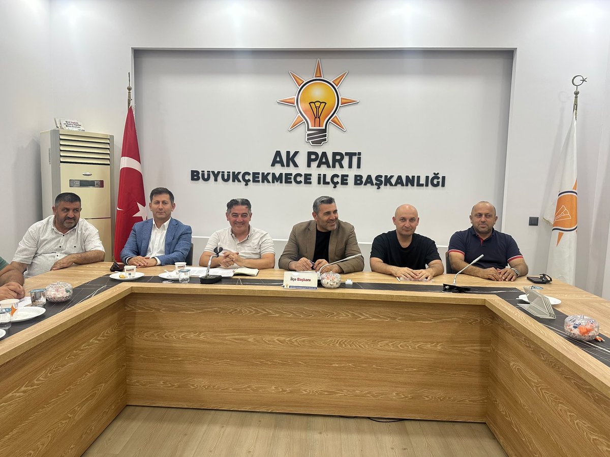 RYagar's tweet photo. İlçe Teşkilat Komisyonumuz ve mahalle başkanlarımızın katılımıyla istişare ve değerlendirme toplantımızı gerçekleştirdik.

Toplantımızda mahallelerimizde yürütülen çalışmalar ile önümüzdeki dönem saha faaliyetlerini kapsamlı şekilde ele alarak istişarelerde bulunduk. Birlik, beraberlik ve ortak akıl anlayışıyla Büyükçekmece’miz için azim ve kararlılıkla çalışmaya devam ediyoruz.

@akpartiistanbul 
@abdullahozdemir 
@halimaksu 
@akbcekmece 
@musakaynar