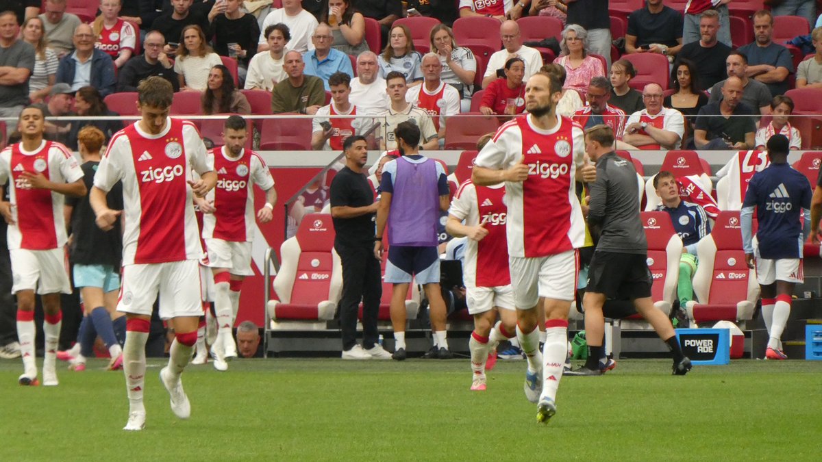 dickrb's tweet photo. #Ajax Daar gaan we weer! ⚽️ De eerste wedstrijd van het seizoen is een feit. Ajax – Burnley. Zin in een nieuw jaar vol voetbal, sfeer en mooie wedstrijden. ❤️🤍 https://t.co/gtpU29wVYU