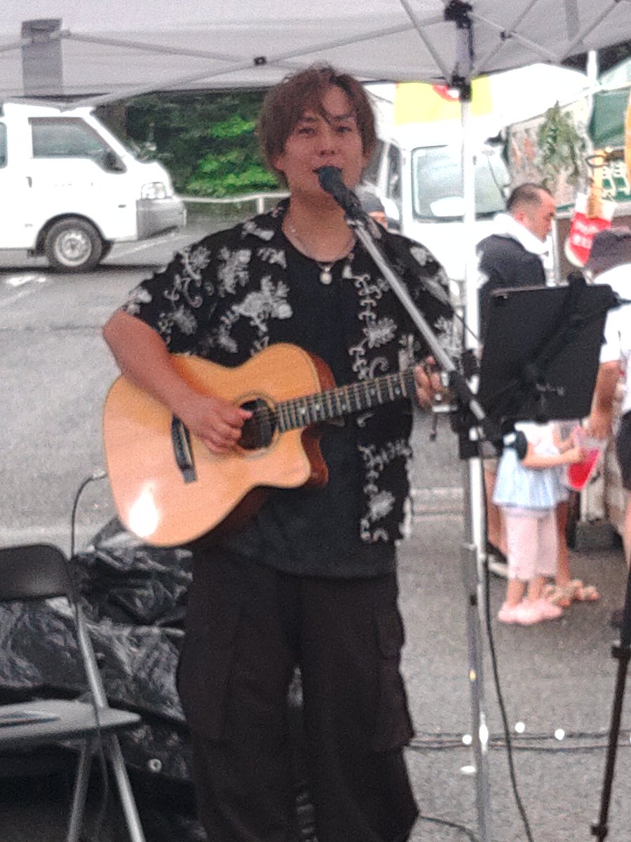 zcmwj's tweet photo. 7/26は昨日同様カインズ&amp;ベルクの夏祭りに行きました、市原マサヒロさん２日間お疲れ様でした、やまけいさんも暑くて雨も降ったり止んだりの中お疲れありがとう、やまけいさんの好きな唐揚げあってよかったね、昨日とは違うお店が多かった、またいろんなイベント楽しみにしてます打ち上げ花火も綺麗🎆 https://t.co/5VCZ82og4l
