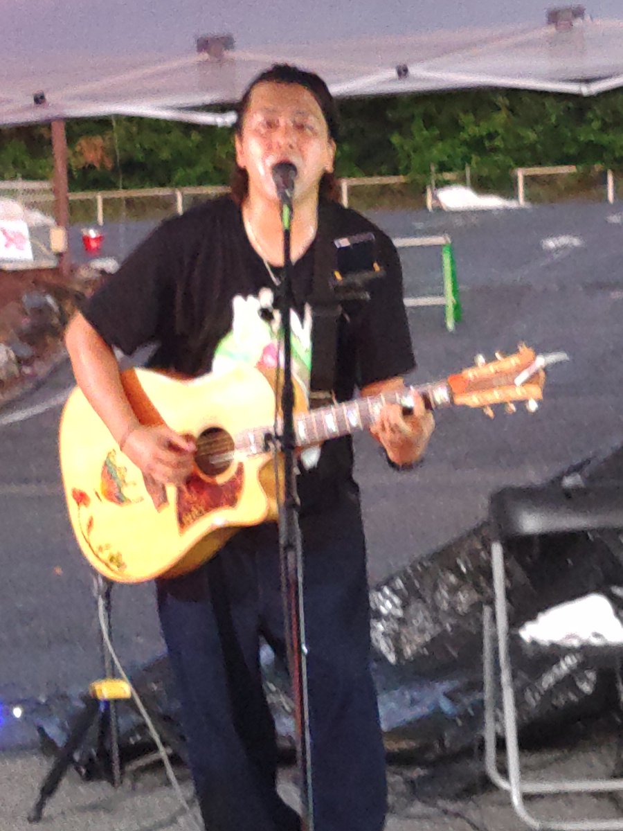 zcmwj's tweet photo. 7/26は昨日同様カインズ&amp;ベルクの夏祭りに行きました、市原マサヒロさん２日間お疲れ様でした、やまけいさんも暑くて雨も降ったり止んだりの中お疲れありがとう、やまけいさんの好きな唐揚げあってよかったね、昨日とは違うお店が多かった、またいろんなイベント楽しみにしてます打ち上げ花火も綺麗🎆 https://t.co/5VCZ82og4l