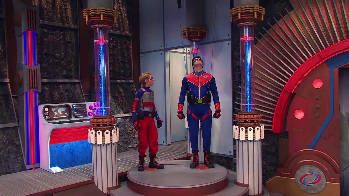 ThePearSource's tweet photo. While filming the #HenryDanger pilot, wires were used for the 'up the tube' effect. Also, the belt buckles were green, in order for something to be added in digitally.

These elements were scrapped when filming of the actual series started. https://t.co/qJeVwQlsfi