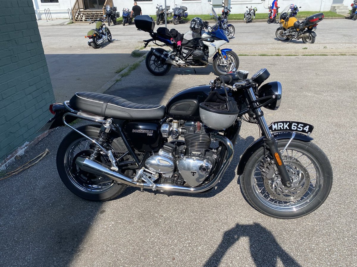 Moto_History's tweet photo. This modern Triumph Bonneville has been “britified” with all the UK parts. #triumphmotorcycles. #britishmotorcycles. #modernclassics. #ownercustom. #motorcycleenthusiast https://t.co/kZuyw78tDH