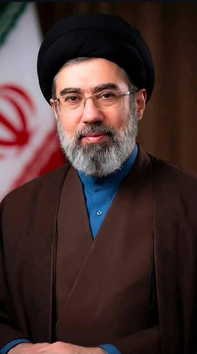 _meyoyo's tweet photo. نصر عبده وأعز جنده وهزم الأحزاب وحده
#شيخنا_وقائدنا ✌️💛🇮🇷 https://t.co/ElDMzTwixj