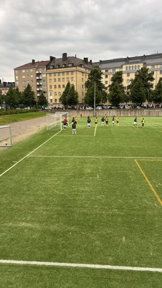 JanneUlmala's tweet photo. En ehtinyt jäädä katsomaan, mutta viikon kestävä Helsinki African cup käynnistyi tänään Töölössä. Täytyy mennä joku toinen päivä. Matsit nyt arkena aina klo 17 ja 19. Lisätietoja turnauksen sivuilta: https://t.co/kQ8PkZUzPm #AfricanCup #Bollis https://t.co/Ior0Vwj7gk