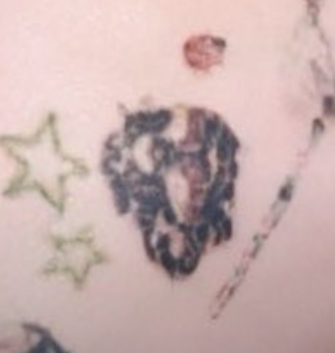 TYtrack0195's tweet photo. It’s the same tattoo as the lion tattoo on his other side. One is looking at that tattoo and the other is looking up at something. 
I think that’s a shishi or a Japanese lion. Apparently when they come in pairs, it means something like ‘unbreakable protective commitment’ and ‘devotion to guard a lifetime partnership’. Taeyong has a few tattoos like that, like the two cranes on his ribcage represent eternal love and life long fidelity in the tattoo world.