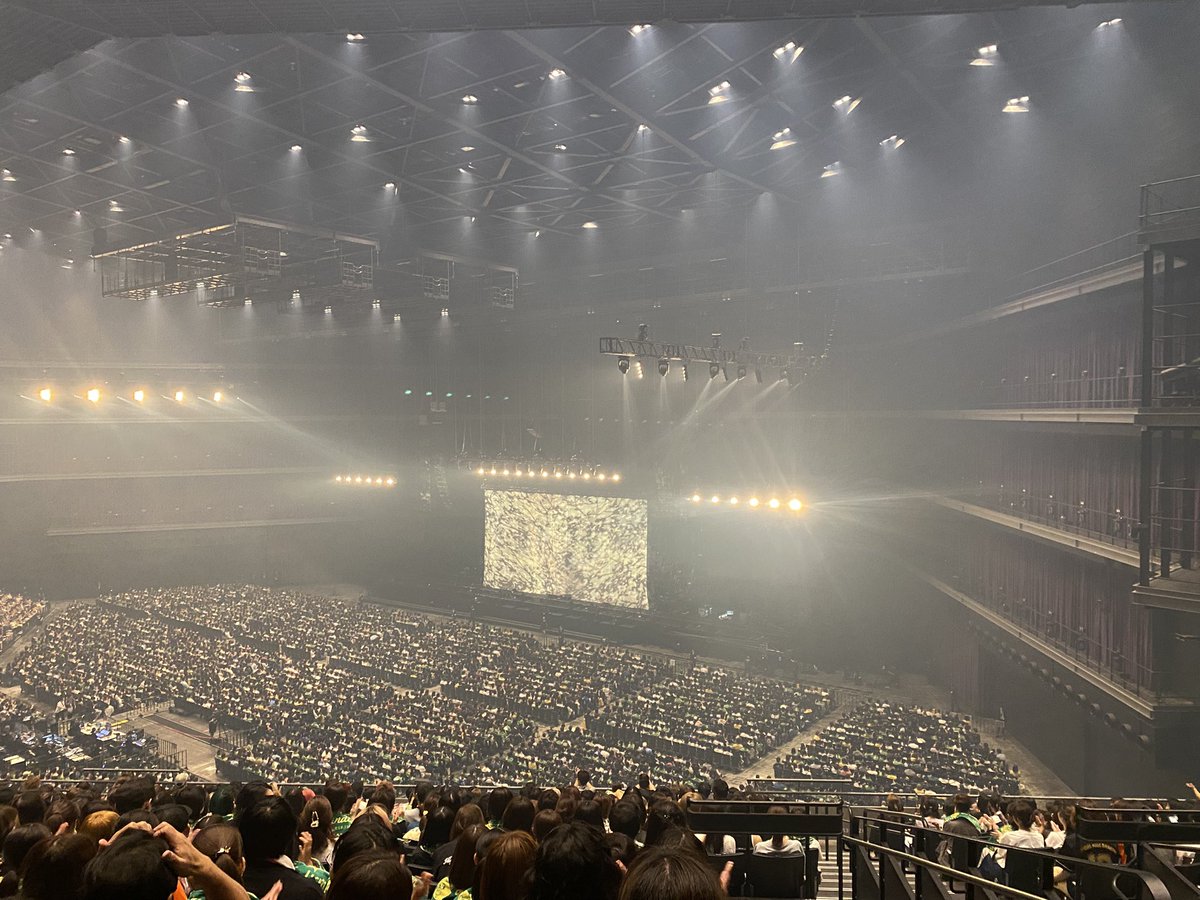 shiroppuhy's tweet photo. 初ぼっち参戦は大好きな曲がもっと大好きになるそんなライブでした🙌💕
ライブ中ほぼずーーーっと聡くん見てた😍双眼鏡忘れちゃったけど周りも使ってる人見かけなかったなぁ🔎
ステップしながら歌う聡くんかわいかった〜😍

帰りはリッチにグリーン車で帰ってます🚃😂

髭男最高〜🥰 https://t.co/y6BzHxusJC