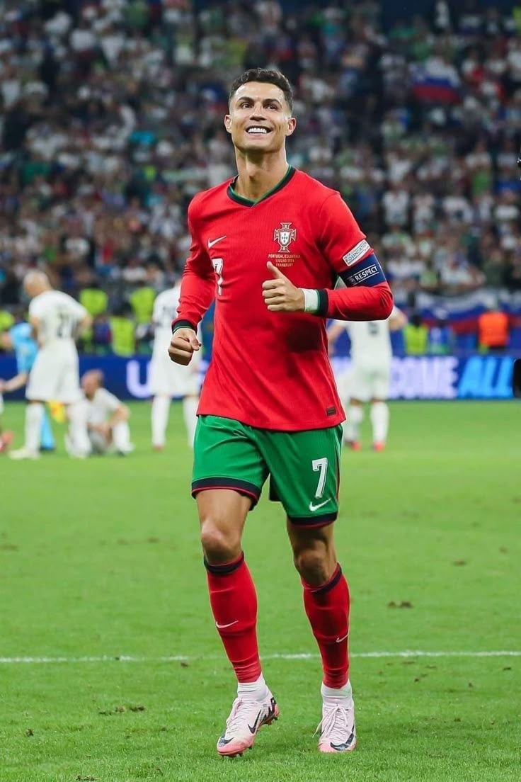 RonaldoWorldX's tweet photo. 🐐♥️🇵🇹 https://t.co/GPVrWOcDgG