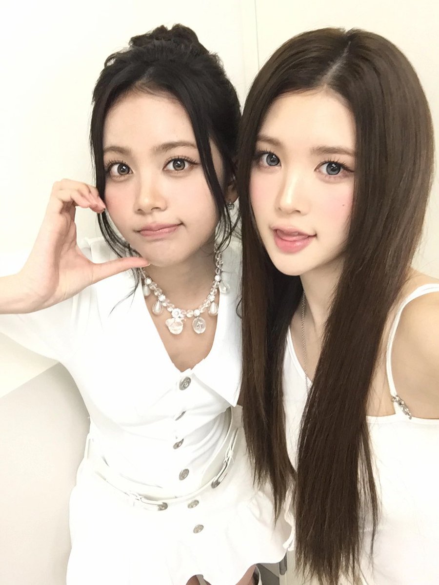 katanohsungie's tweet photo. 💌 #A_NA weverse reply with #CARMEN 
260726 | 21.07 KST 

🌴 ada menping (gw) tuh
🌻 kamu selalu ada dalam diriku
🌴 wkwkwkw https://t.co/44YjrKfjaR