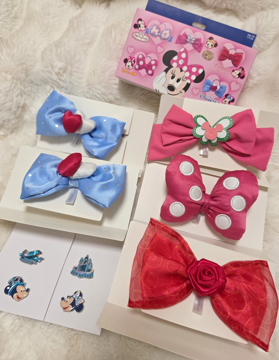 SugarprincessB's tweet photo. ロマンスちゃんとトレミニ狙いで5つ買ってきて貰ったー！！！！引き良すぎて神！！！！！！特にピンバッジ！！！！！来月インするの楽しみー！！！
どのミニーちゃんのヘアゴムも全部可愛いー( 〃▽〃)♡♡♡♡ https://t.co/OwmNGxi029