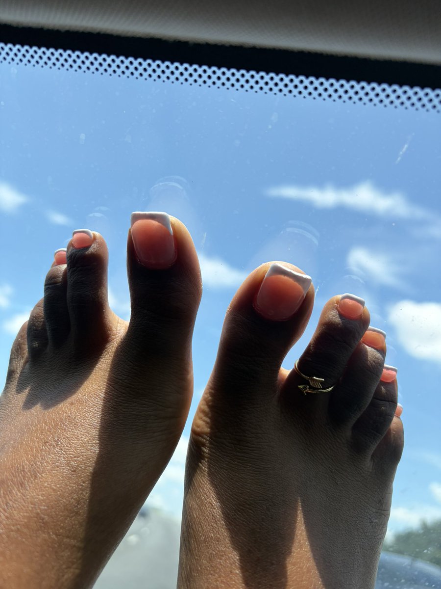 sendtocheri's tweet photo. say Goodmornong to my toes 💕 https://t.co/2Sd6dlY7eM