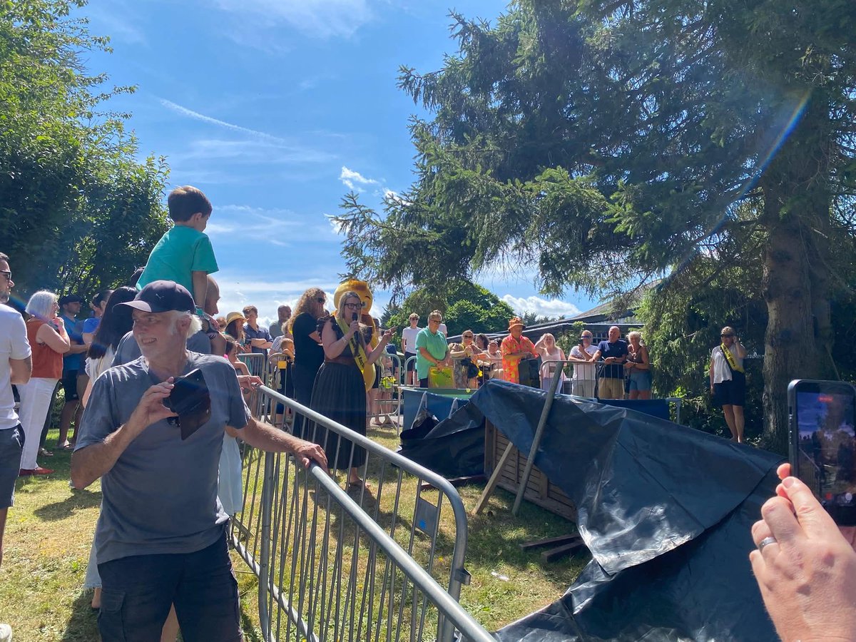 JonnyJAndrews's tweet photo. A wonderful time earlier this month supporting the Downe Duck Race. A fantastic and fun day, &amp; a great fundrasier for the Downe Christmas Lights! 

And it was lovely to also pop into the local Downe Art Group's brilliant exhibition. My thanks to all who made both events possible. https://t.co/adylPpgskq