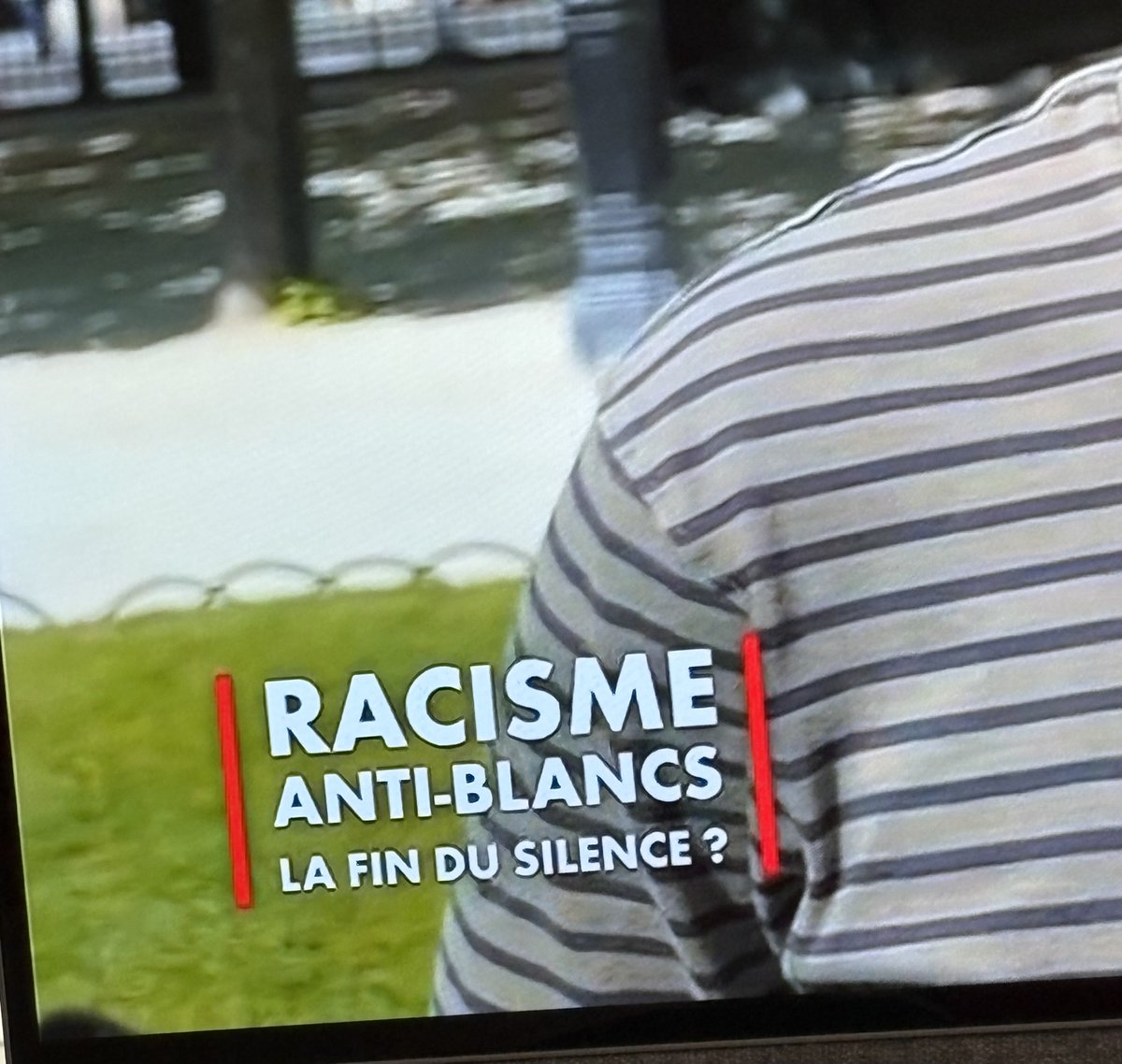 HChalvignac's tweet photo. D’après vous le racisme anti blanc, existe-t-il vraiment en France? 
personnellement, j’ai déjà été traité de sale blanc. https://t.co/VSvVMAyBWY
