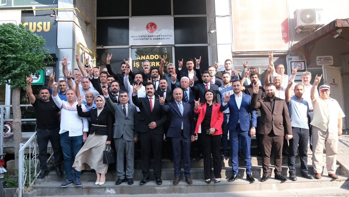 mhp_sahinbey's tweet photo. Milliyetçi Hareket Partisi Şahinbey İlçe Başkanlığı olarak mazbatamızı teslim aldık.

Bu kutlu görevi şahsıma layık gören başta Genel
Başkanımız Sayın Devlet Bahçeli Bey’e,İl başkanım Sayın M.Sait Kılıç Bey’e ve emeği geçen tüm teşkilat mensuplarımıza teşekkür ediyorum.

Bundan sonraki süreçte; birlik ve beraberlik içerisinde, davamızın ülkülerine bağlı kalarak, Şahinbey’imize ve teşkilatımıza en iyi şekilde hizmet etmek için var gücümüzle çalışacağız.
Rabbim çıktığımız bu kutlu yolda bizleri mahcup
etmesin. Birliğimizi, dirliğimizi ve kardeşliğimizi daim eylesin.
🇹🇷Ne Mutlu Türk’üm Diyene.🇹🇷