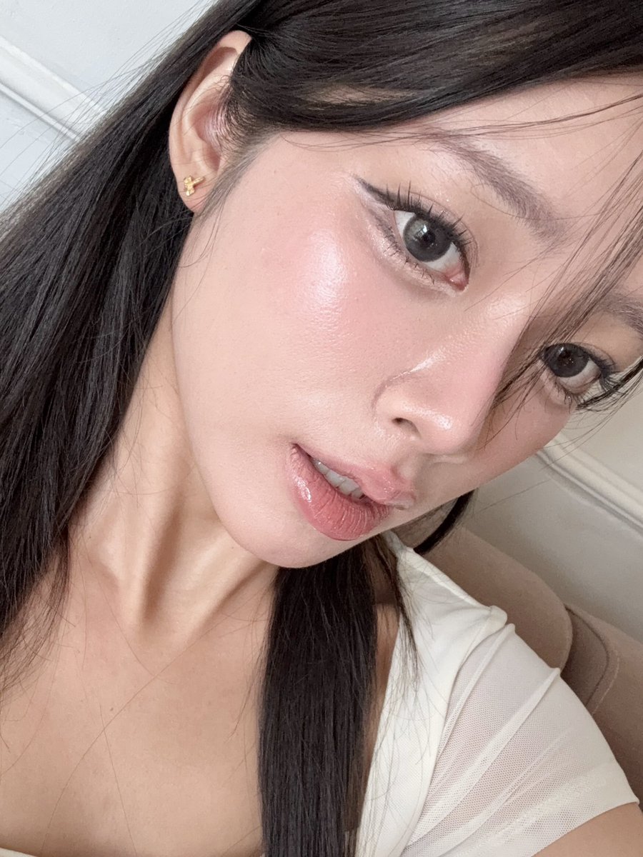 morpormorpaeng's tweet photo. -primer/base prep เลือกใช้ตามสภาพผิว 

ใครผิวมัน/รูขุมขนกว้าง ใช้เนื้อซิลิโคนวอร์มลงหลังมือก่อน แล้วลงแค่ช่วงหน้าแก้มพอ (ลงหลังกันแดด) 

ใครผิวแห้งขาดน้ำ แนะนำพวก water-base (ลงก่อนกันแดด) งานผิวจะแนบผิว+ทนมากขึ้น เราใช้ของ spm ออกงานคือผิวทนมากกกกก
https://t.co/nU3lytUp7G https://t.co/PjGa7IVVuo