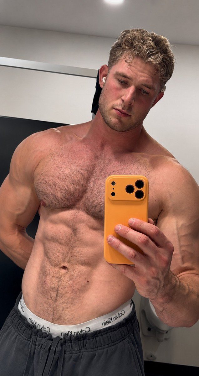 ClarkGallaap5l's tweet photo. Should I post more gym mirror selfies? https://t.co/oPfMglfse8