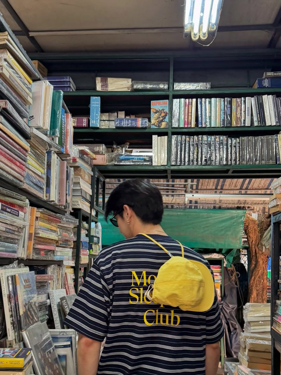 ttenderbui's tweet photo. ดอกที่ 1 ไปจตุจักรไปร้านหนังสือพี่หมอกกับน้องเดย์
ดอกที่ 2 ไปเจอหมอจิมที่คลินิก ใส่รองเท้าคู่พี่หมอกน้องเดย์

จิมมี่ซีทำไรวะ กุคันหัว ๆๆๆๆๆ ไม่ไหวแล้วคร้าบบบบบบบบ https://t.co/jD7RxfMJcy