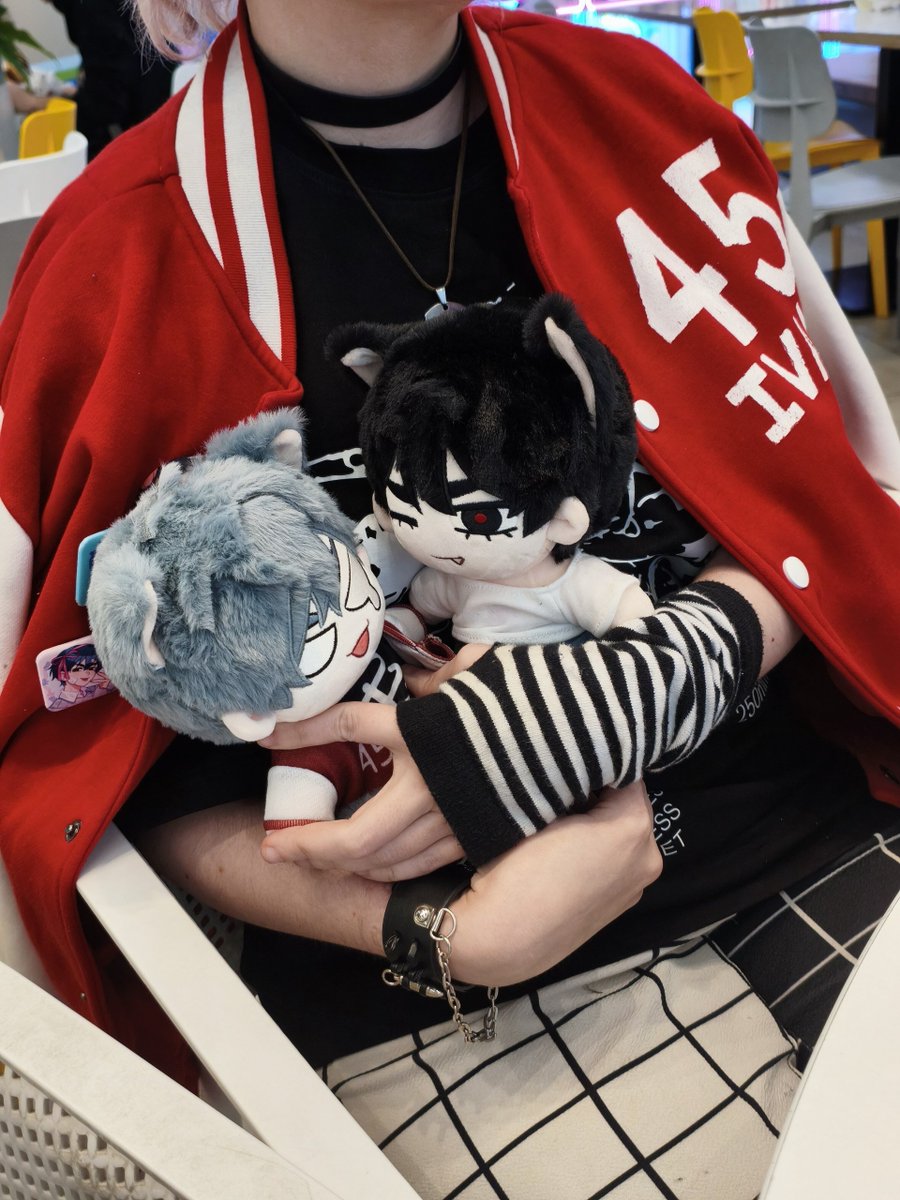 spicyktsudon's tweet photo. I'm SOOO EXCITED plushies jockemo from @Kuzo_owl finally arrived yesterday just at my birthday 🥹🥹🥹 they are SO soft and cute I JUST CAN'T jckwkfhvkwl I wanna eat Ivan 
btw they made a long trip to Russia it was a really hard quest :D https://t.co/ndzaqfcOqr