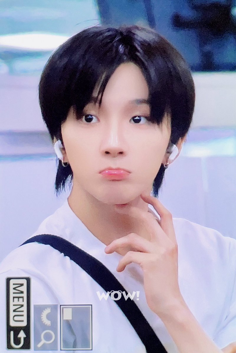 _zzzewezzz's tweet photo. 뭔데개뚱뚱입술 ㅡㅡ 뽀뽀해버린다 https://t.co/8sCzGyN0Mk