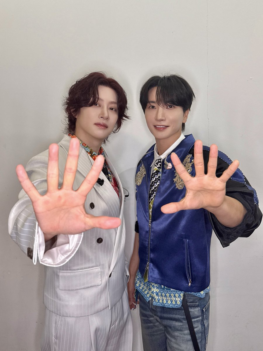 SJofficial's tweet photo. 앞으로도 함께 손잡고 걷자 🙌

#슈퍼주니어 #SUPERJUNIOR
#슈퍼주니어_83z #SUPERJUNIOR_83z
#SUPERJUNIOR_83z_1983 https://t.co/0x3sJhkgta