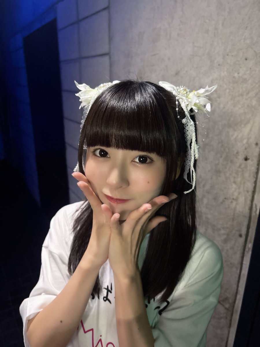 kurumi_hzme's tweet photo. みおちお誕生日おめでとう！！✨️

同じグループでアイドルができて本当に幸せだし、みおちと一緒にいる時間はいつも楽しくて、たくさん幸せもらってます、！

すっっごく優しくて、いつも周りのことを見てくれてるみおち。でもステージに立つと一気に引き込まれるような魅力があって、そのギャップも含めて全部尊敬してるし、本当に全部が大好き、！😖🫶

これからも一緒にたくさん思い出作って、最高のステージを届けようね！！
みおちにとって笑顔いっぱいの素敵な1年になりますように🕊🍀*゜