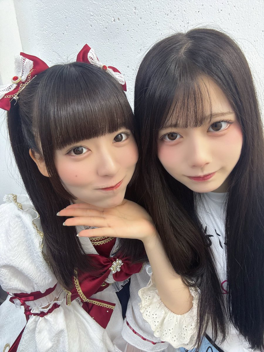 kurumi_hzme's tweet photo. みおちお誕生日おめでとう！！✨️

同じグループでアイドルができて本当に幸せだし、みおちと一緒にいる時間はいつも楽しくて、たくさん幸せもらってます、！

すっっごく優しくて、いつも周りのことを見てくれてるみおち。でもステージに立つと一気に引き込まれるような魅力があって、そのギャップも含めて全部尊敬してるし、本当に全部が大好き、！😖🫶

これからも一緒にたくさん思い出作って、最高のステージを届けようね！！
みおちにとって笑顔いっぱいの素敵な1年になりますように🕊🍀*゜