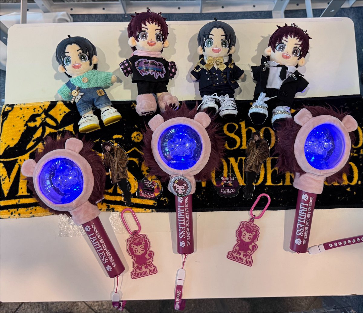 SA811_MM608's tweet photo. ほんっっっっっっっとに楽しすぎて一瞬だったー！！！！！！！
蒼井翔太とんでもねぇー！！
無事喉ちぎれた笑笑笑
記憶吹っ飛びすぎてセトリ全然覚えてないから教えて欲しい笑笑笑 https://t.co/c1pYlbSAoK