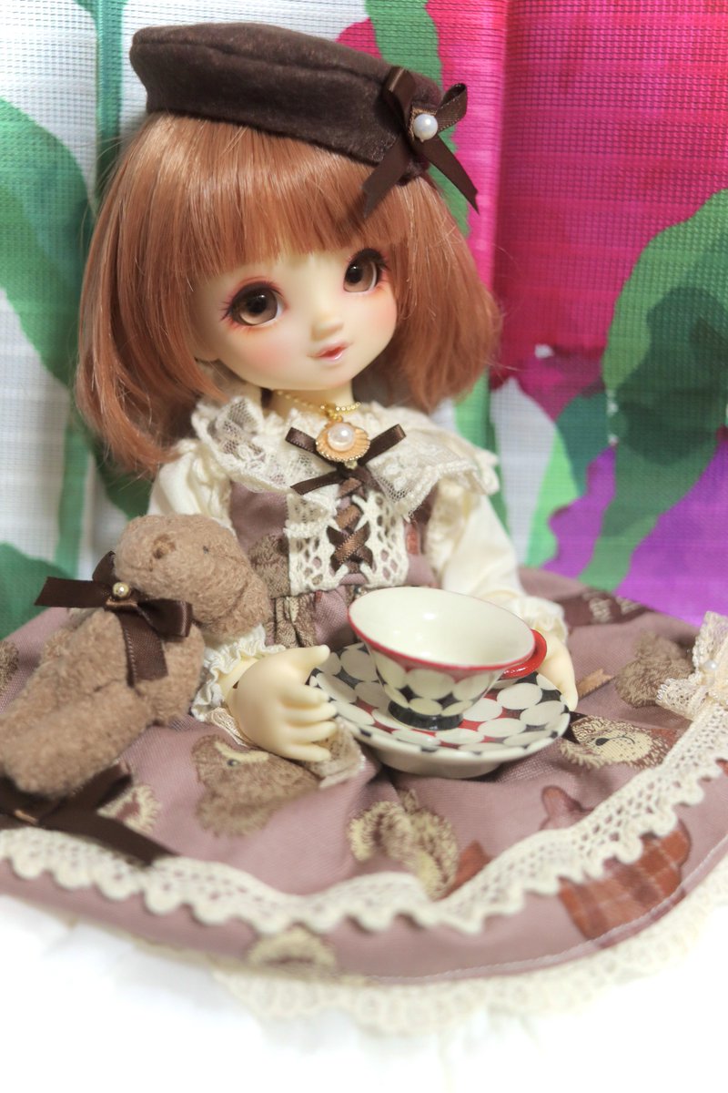 meguru_doll's tweet photo. ドルパお疲れ様でした！
りほちゃんお迎えできました☺️
@kawara_do さまで絶対ティーセット見る！！と思って行ったのでティーセットと金魚の湯呑みをお迎えできて嬉しい☕️
かわいいドレスは@shizukuya_doll さまから🧸💕
今日もまこちゃんが着いてきてくれておりました❣️ https://t.co/FDE8BP1gAi