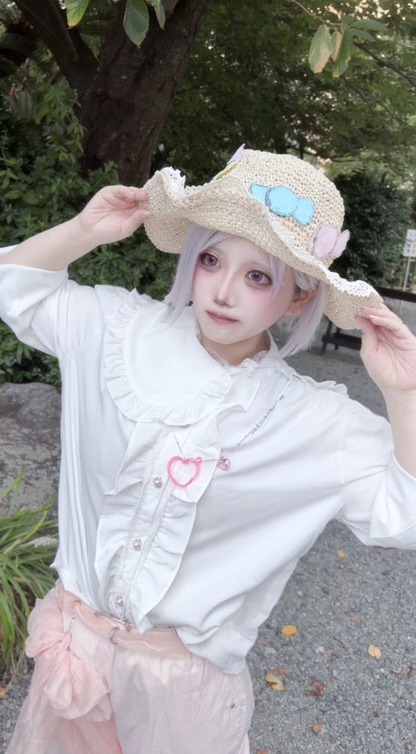 ayuta_nemui's tweet photo. ⚠️🌈🕒COS 🏰グッズ衣装

えのこすでぽ/っぴん衣装👑🌸と遊んできました🏖
えのこす初めてだったけどスタッフさんも優しく海にも入れてとても楽しかったです😭🫶🏻

2枚目は海にずんずん入ってく👑🌸に向けて✌️ https://t.co/ykjLDneMoI