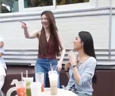 onfleeklaf's tweet photo. ชั้นชอบเวลาน้องออมชี้ท่านี้มาก เหมือนเด็กอะ5555555555 https://t.co/3GY9OySpQH