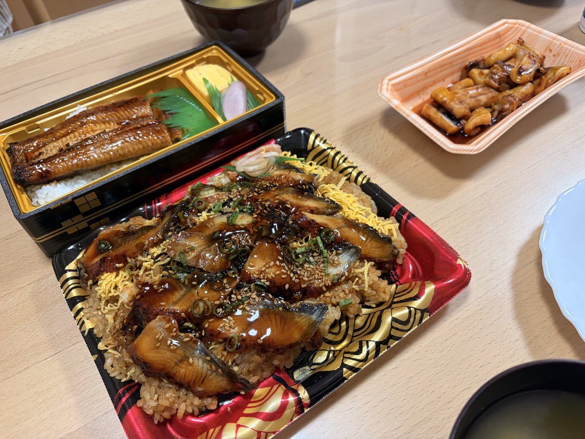 princess__aqua's tweet photo. 土用の丑の日なので、うなぎを食べました♡
息子はツナの炊き込みご飯とオクラのシラス和え🐟 https://t.co/WxaAchuaeX