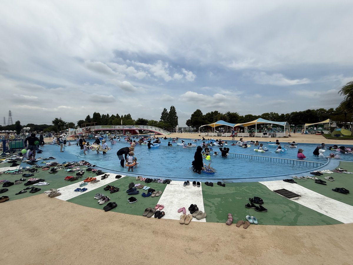 dkdgmsm's tweet photo. 今年も我が家のプール開き。しらこばと水上公園。入場料も駐車代も随分と値上がりしたけどそれでもリーズナブル。今年は何回行くかなー。 https://t.co/gWVCmQ65nT