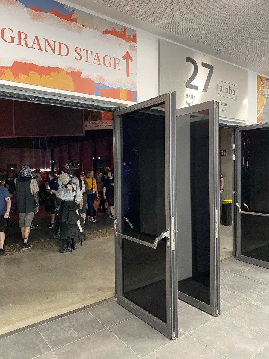 MeoniYouTube's tweet photo. Over on the left near doors https://t.co/M04eVJr5Hb