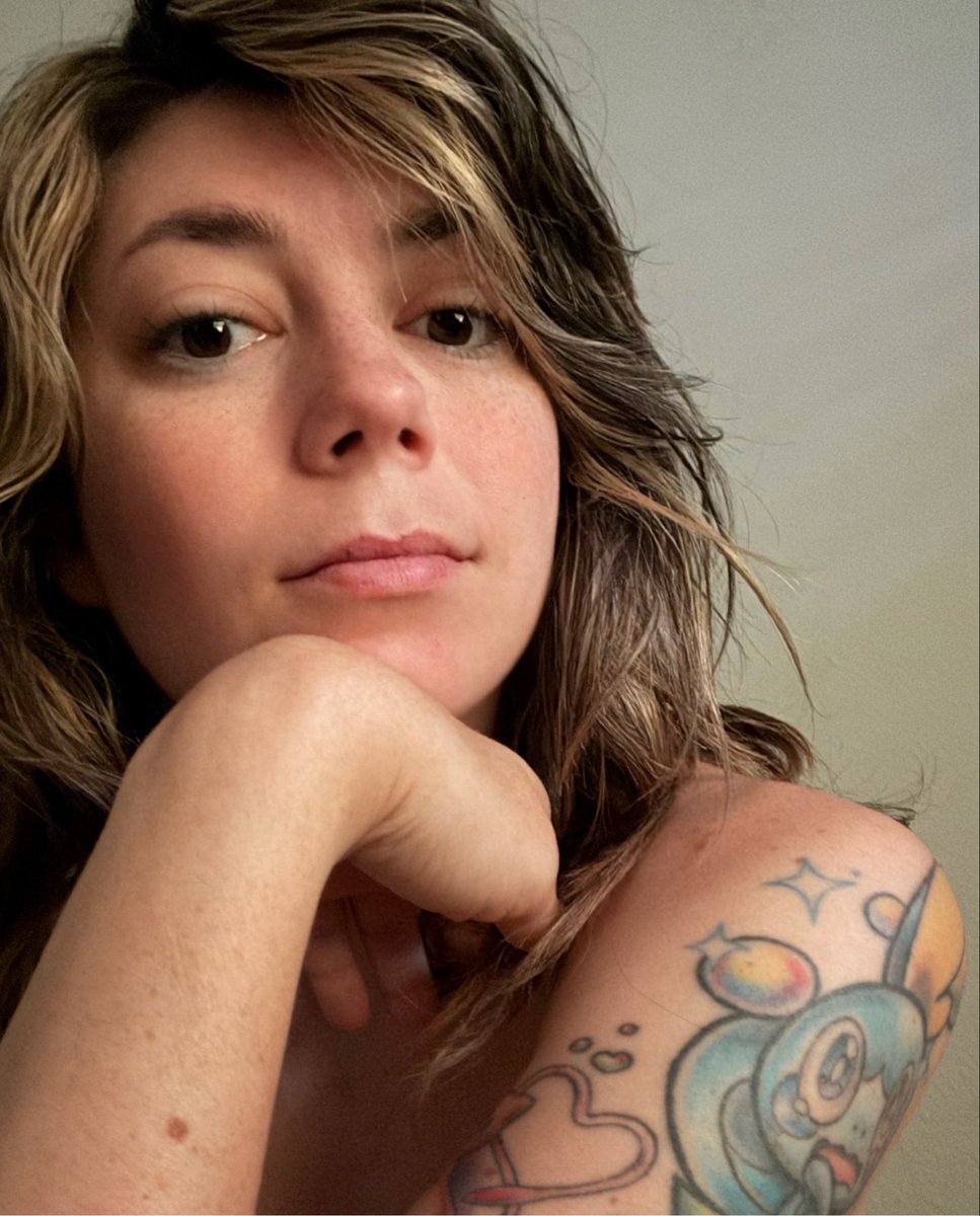 UncannyMegan's tweet photo. Liked whatever my hair was doing a lot this morning. ✨ https://t.co/m28NW3iZrb