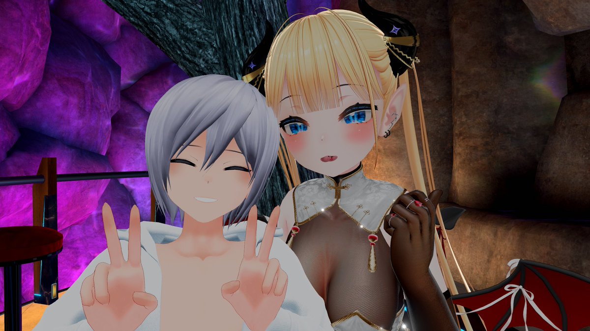 ZIKroid's tweet photo. アフターでもみんなとツーショット
#サキュバス酒場 https://t.co/ZJmo1ac5ZT