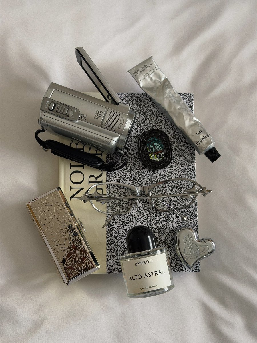 tashteshtish's tweet photo. july flatlays https://t.co/uphMpYnniC