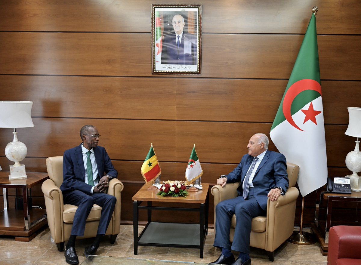 Algeria_MFA's tweet photo. استقبل وزير الدولة، وزير الشؤون الخارجية والجالية الوطنية بالخارج والشؤون الإفريقية، السيّد @AhmedAttaf_Dz ، صباح اليوم، بمقر الوزارة، وزير الاندماج الإفريقي والشؤون الخارجية @miaae_senegal لجمهورية السنغال الشقيقة، السيد الشيخ نيانغ، الذي يقوم بزيارة عمل إلى الجزائر. https://t.co/WqOmepw5Fu