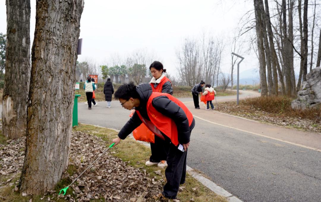 YehyElsayed's tweet photo. Join our community park clean-up this Saturday 9 AM! Gloves u0026 bags provided—let’s make our space shine together! https://t.co/I0beCHsYmE