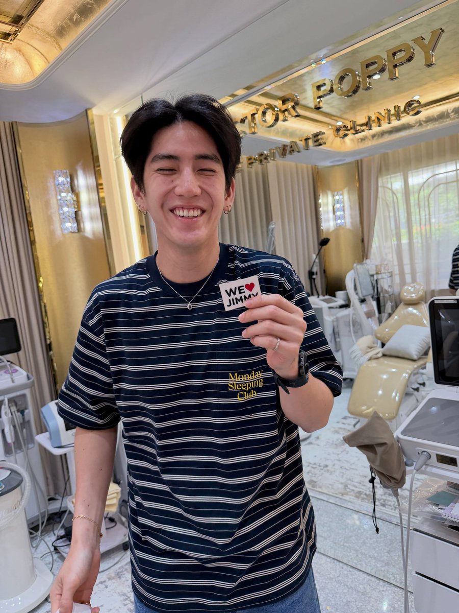 holidayfluffymt's tweet photo. WE ♥️ JIMMY ว่ะ น้องเชี่ยนมาดูเย้ว ปะป๊าน้อนซีถืออะไน https://t.co/q2JpaUTlb3