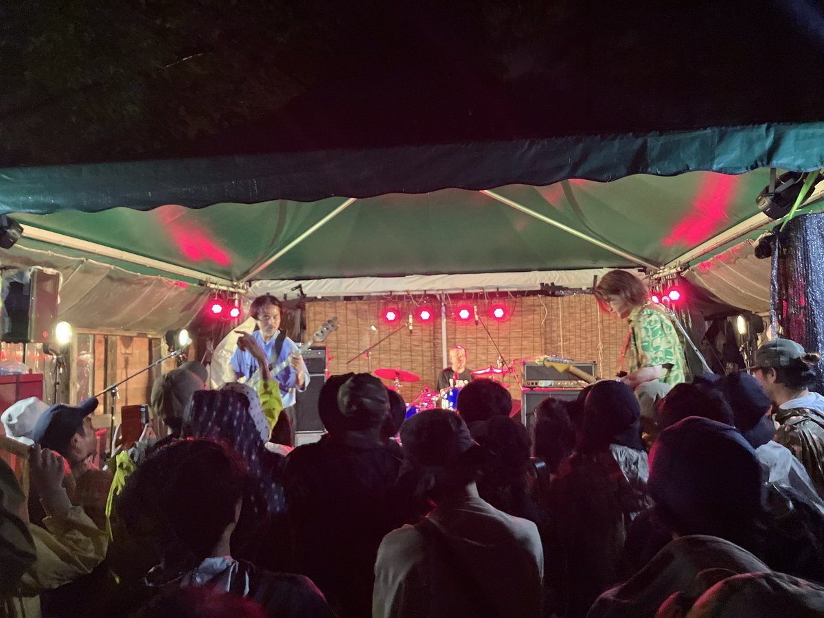 unko_explosion's tweet photo. 苗食のrega、懐かしい曲も多くエモかった。3人編成になって観るのは実はこれが初めて。 https://t.co/2K10YiEhzH