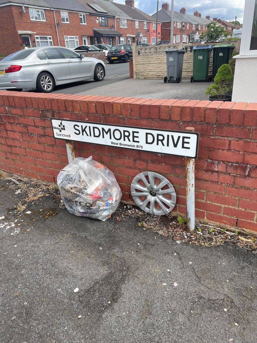 Litterwatch1's tweet photo. Manjeet, your hard work doesn’t just remove litter—it helps protect wildlife, improves community pride and encourages others to look after where they live.

Thank you for being part of the Litter Watch family. 💚♻️

#litterwatch #westbrom #thankyou https://t.co/ScDlglIeZi