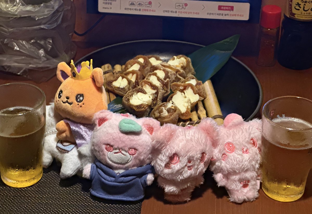 hsiw4wish's tweet photo. 절거웠던 생일주간 여자들의 모임 ૮꒰ྀིo̴̶̷̤⩊o̴̶̷̤꒱ྀིა https://t.co/HZD4Cgm38q