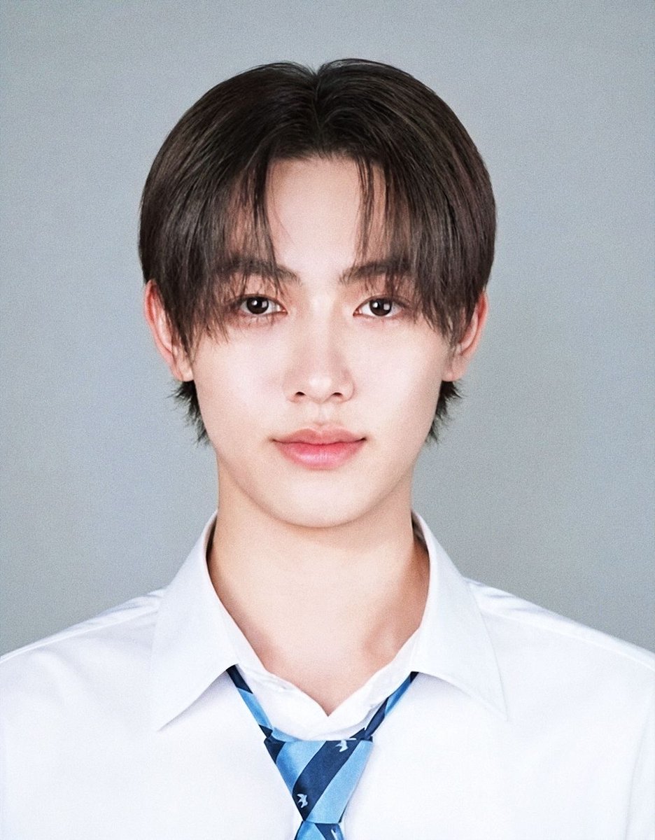zhaoyufancokr's tweet photo. he looks unreal in hd #성현 https://t.co/bHUFFapqni