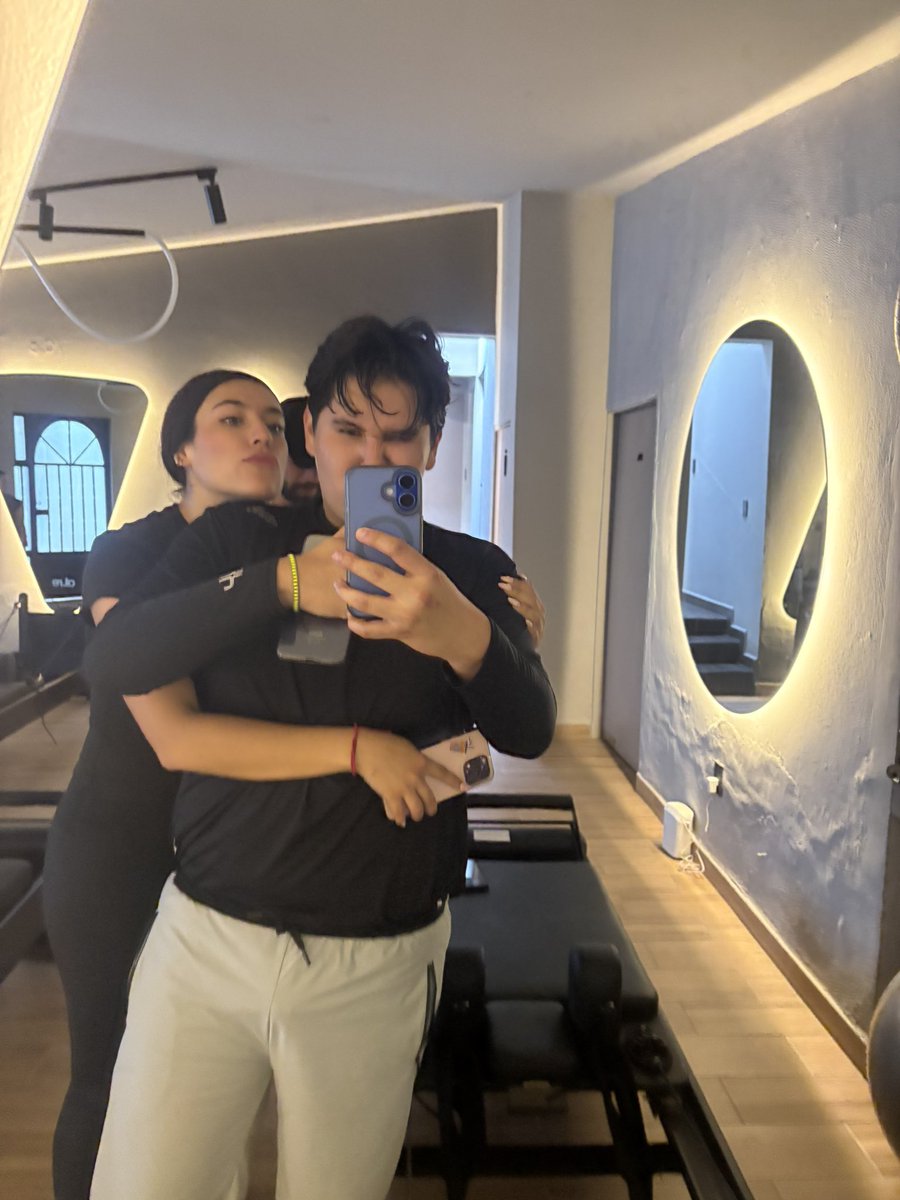 The_Gab8's tweet photo. @andyweberr Te amo https://t.co/7xtzoxsDzG