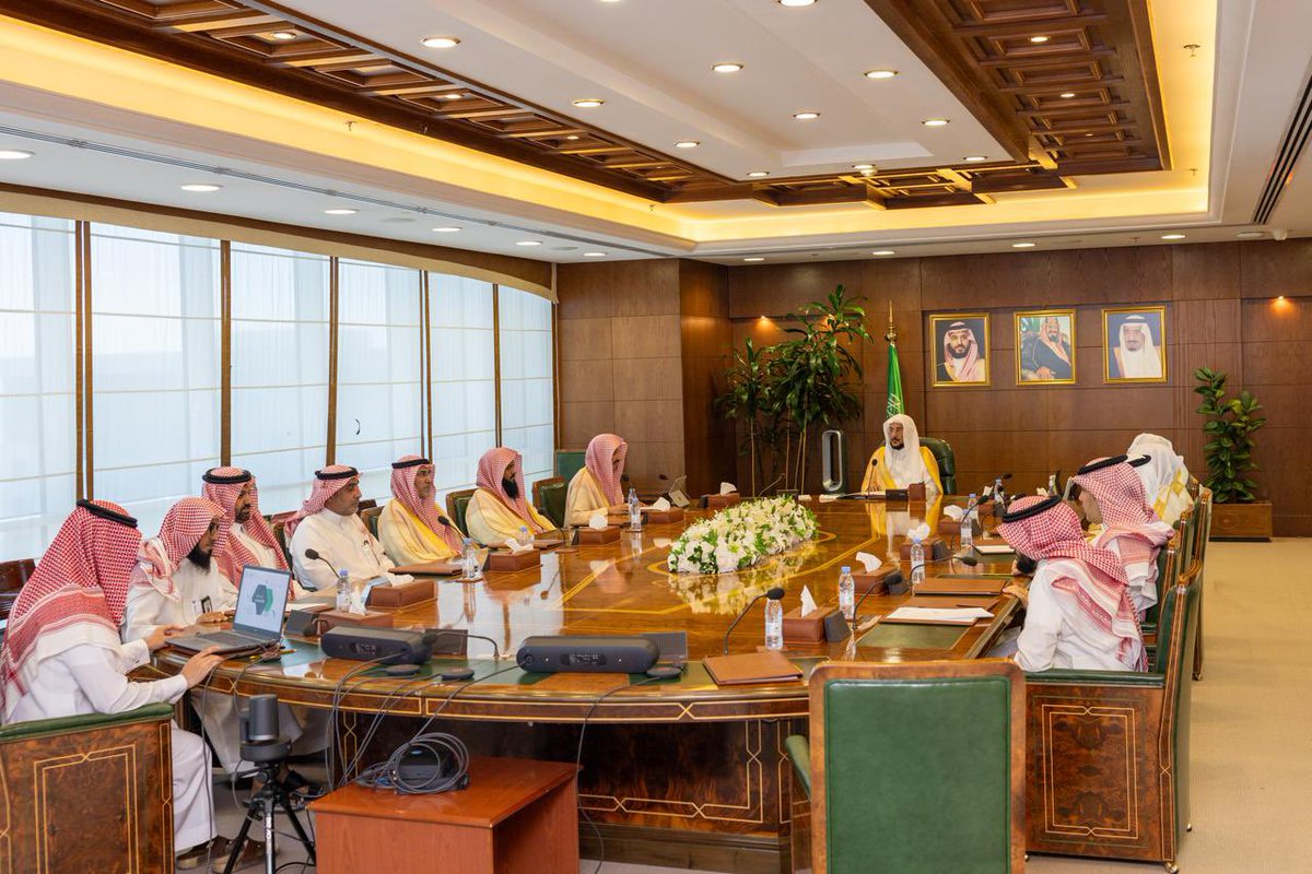 Saudi_Moia's tweet photo. دشّن معالي وزير الشؤون الإسلامية والدعوة والإرشاد الشيخ الدكتور عبداللطيف آل الشيخ بمكتبه بالرياض اليوم الأحد 12 صفر لعام 1448هـ، خدمة “بطاقة مسلم جديد” الرقمية، التي تُؤتمت إجراءات الدخول في الإسلام من تقديم الطلب حتى إصدار بطاقة رقمية موثقة، ترتبط بتطبيق " توكلنا"، في خطوة تعزز التحول الرقمي وترتقي بجودة الخدمات بما يواكب مستهدفات رؤية المملكة 2030.
تفاصيل الخبر :
https://t.co/KVGjvnmlhz