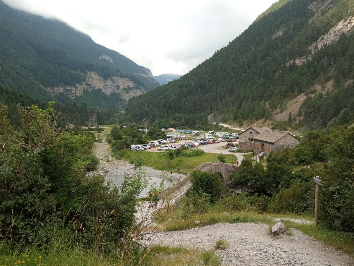 VeroSinmapa's tweet photo. 😜Si cada verano buscas un sitio donde dormir sin aire acondicionado y sin pasar calor, guarda esta idea.
🏔️ En esta guía te comparto una ruta muy TOP por #Ordesa y #MontePerdido con pueblos, senderos y planes para una escapada diferente 👉🏻 https://t.co/N6jHlBRqyo https://t.co/rVPvEZG3GS