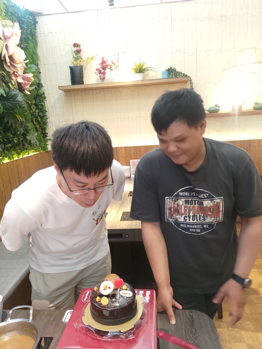 RsKRelena's tweet photo. R.s.K  7、8月生日聚餐🎂 https://t.co/Y8xKzt3ddL