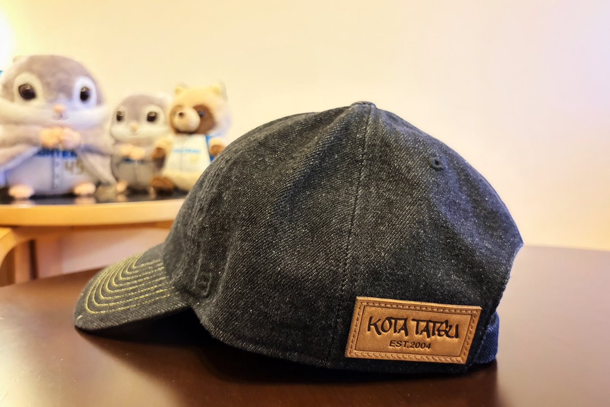 aoiblau's tweet photo. あと今日はお達プロデュースキャップも買った。デニム得意じゃないけど欲しくて…帽子ならまだいけるか…？ということで、今私が持つ唯一のデニムアイテムである。 https://t.co/IA7j0Iqznp